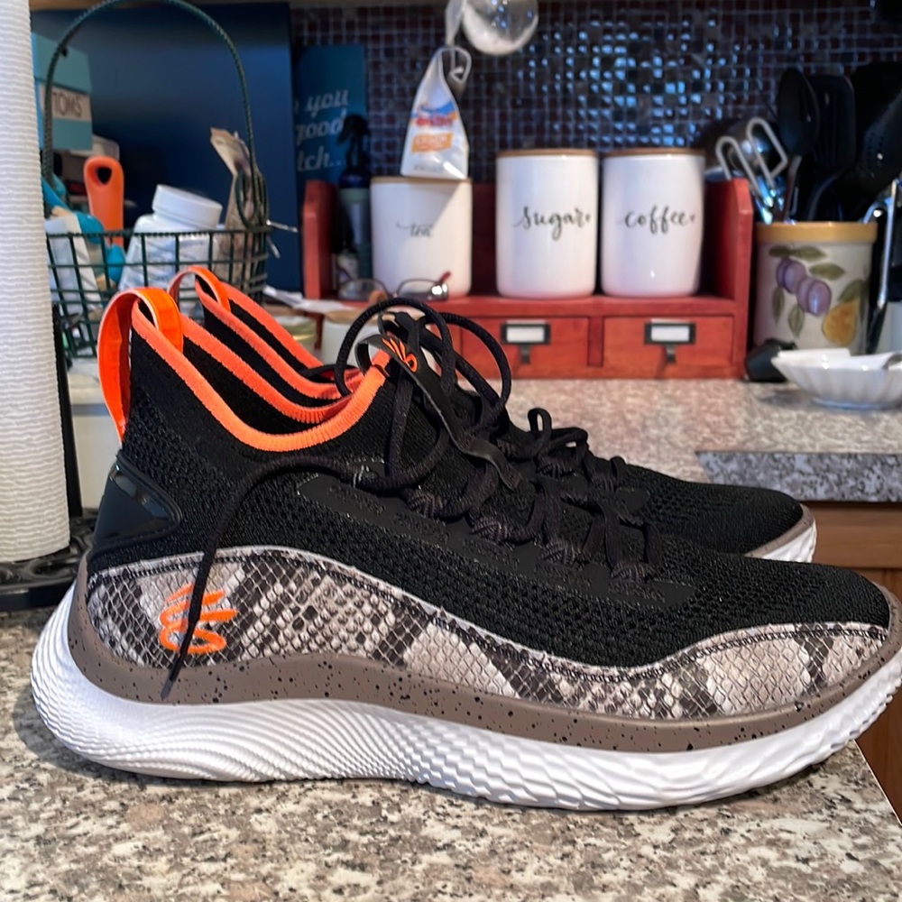 CURRY Brand sneaks size 10.5 BRANDnew wore them-once yesterday-real box perfect